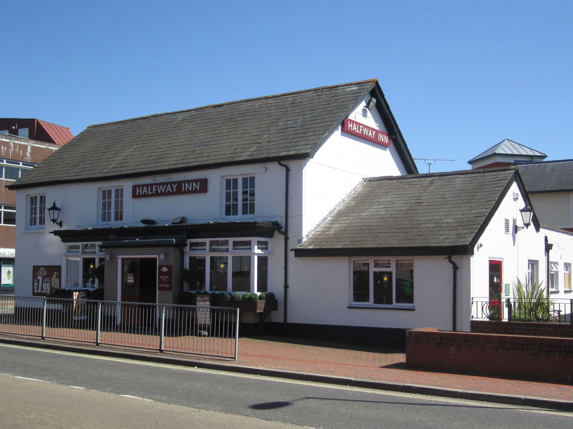 Halfway Inn, Chandler's Ford. (Pub, External). Published on 07-05-2013