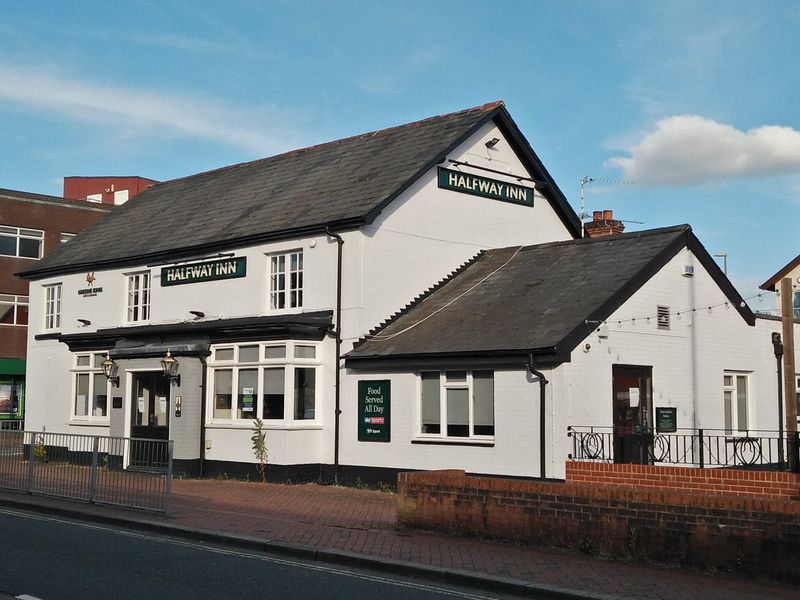 Halfway Inn, Chandler's Ford. (Pub, External). Published on 20-06-2020