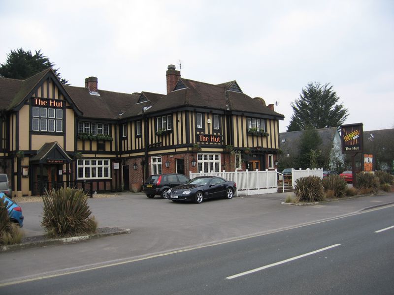 Hut, Chandler's Ford. (Pub, External). Published on 01-04-2013