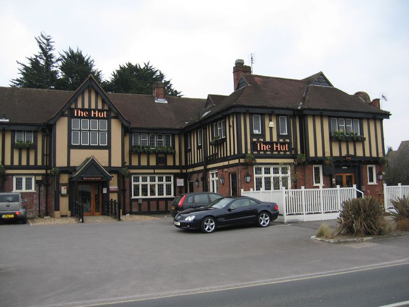 Hut, Chandler's Ford. (Pub, External). Published on 01-04-2013 