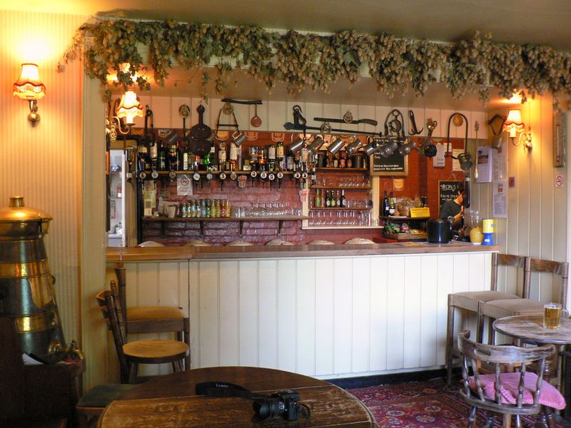 Flower Pots Inn, Cheriton. (Pub, Bar). Published on 11-09-2009