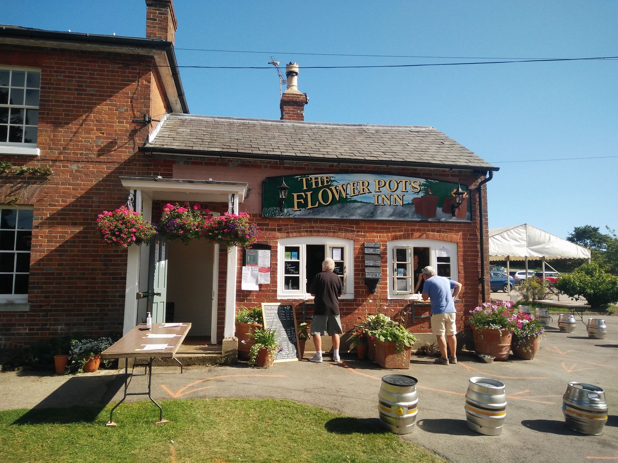 Flower Pots Inn, Cheriton. (Pub, External). Published on 18-07-2020