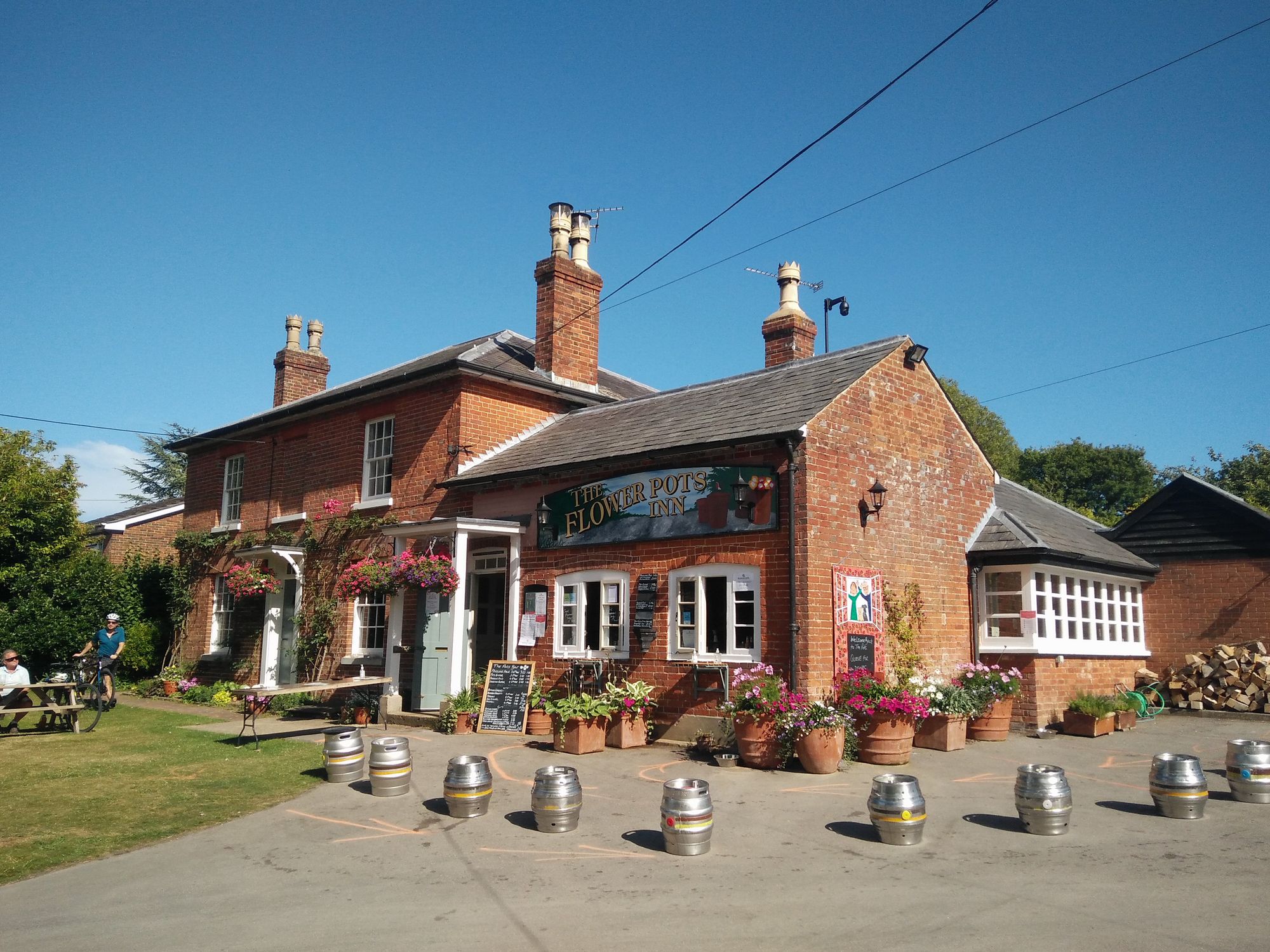 Flower Pots Inn, Cheriton. (Pub, External). Published on 18-07-2020