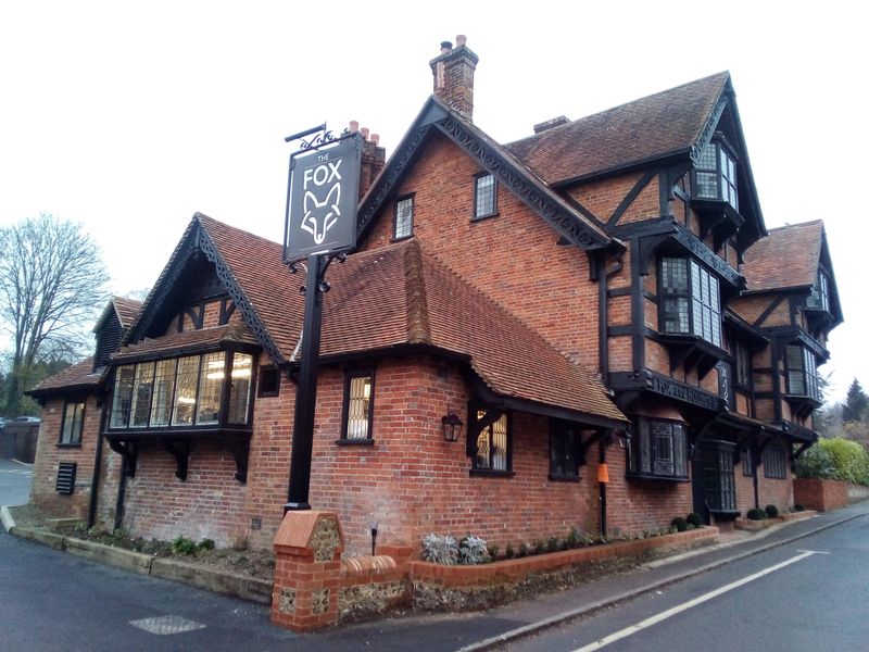 Fox, Crawley. (Pub, External, Sign, Key). Published on 23-11-2018
