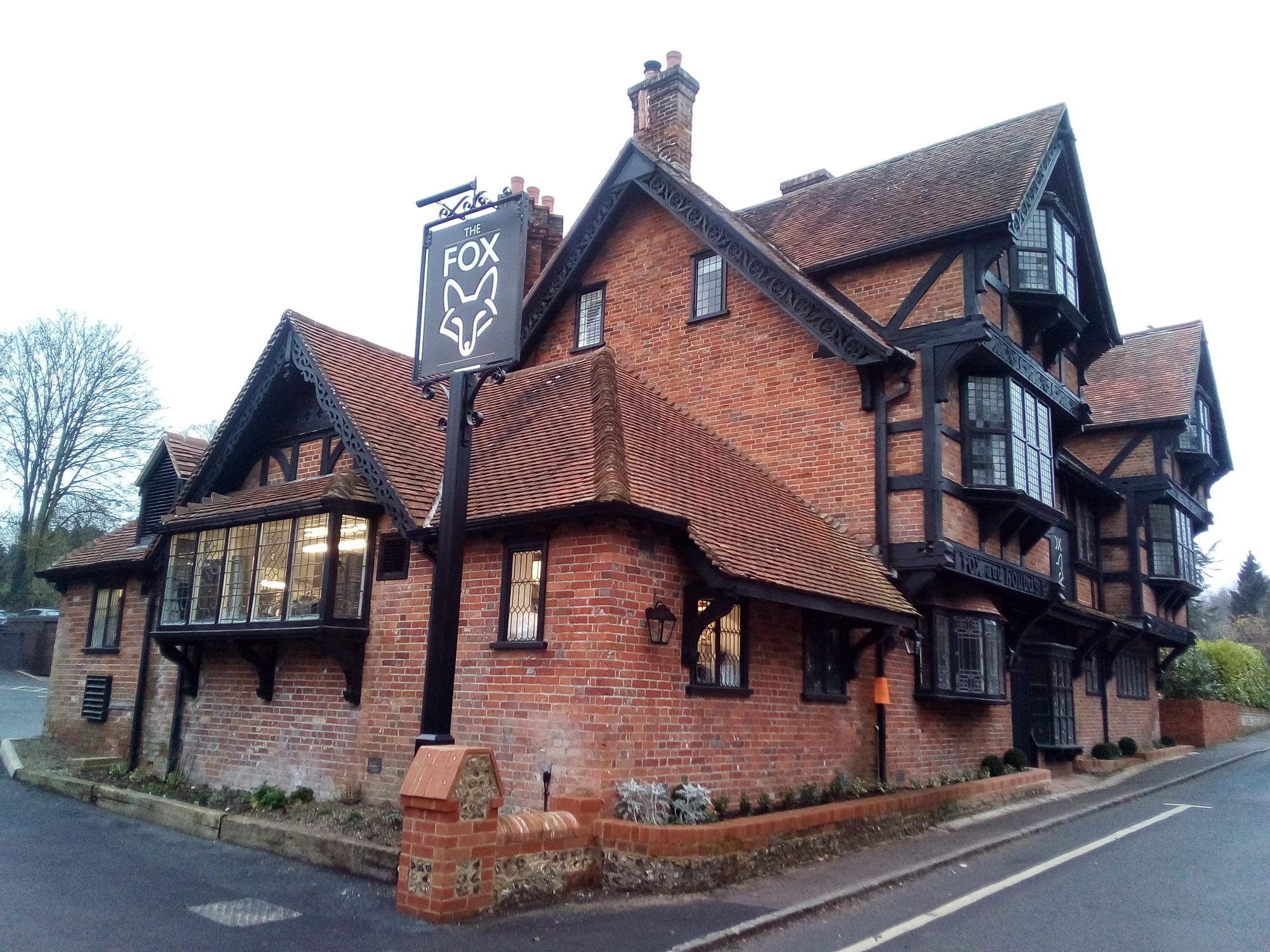 Fox, Crawley. (Pub, External, Sign, Key). Published on 23-11-2018