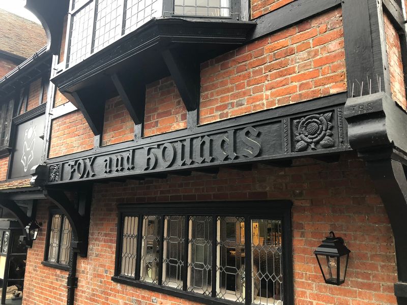 Fox, Crawley. (Pub, External). Published on 16-10-2018