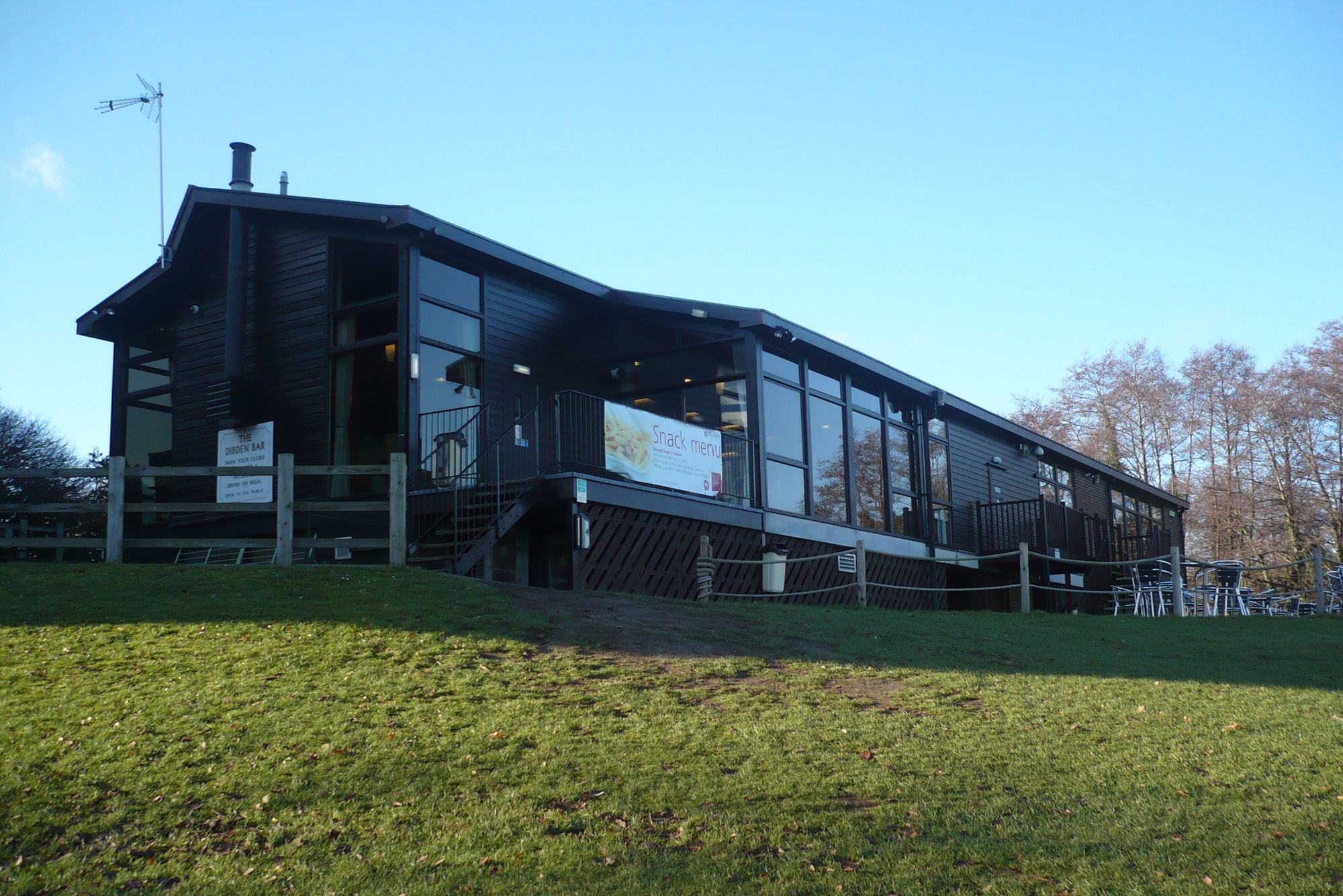 Waters Edge, Dibden (Photo: David Pritchard - 09/01/2011). (Pub, External, Key). Published on 09-01-2011