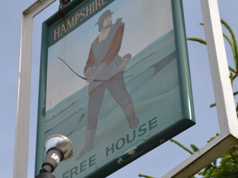 Hampshire Bowman, Dundridge. (Pub, Sign). Published on 13-06-2011