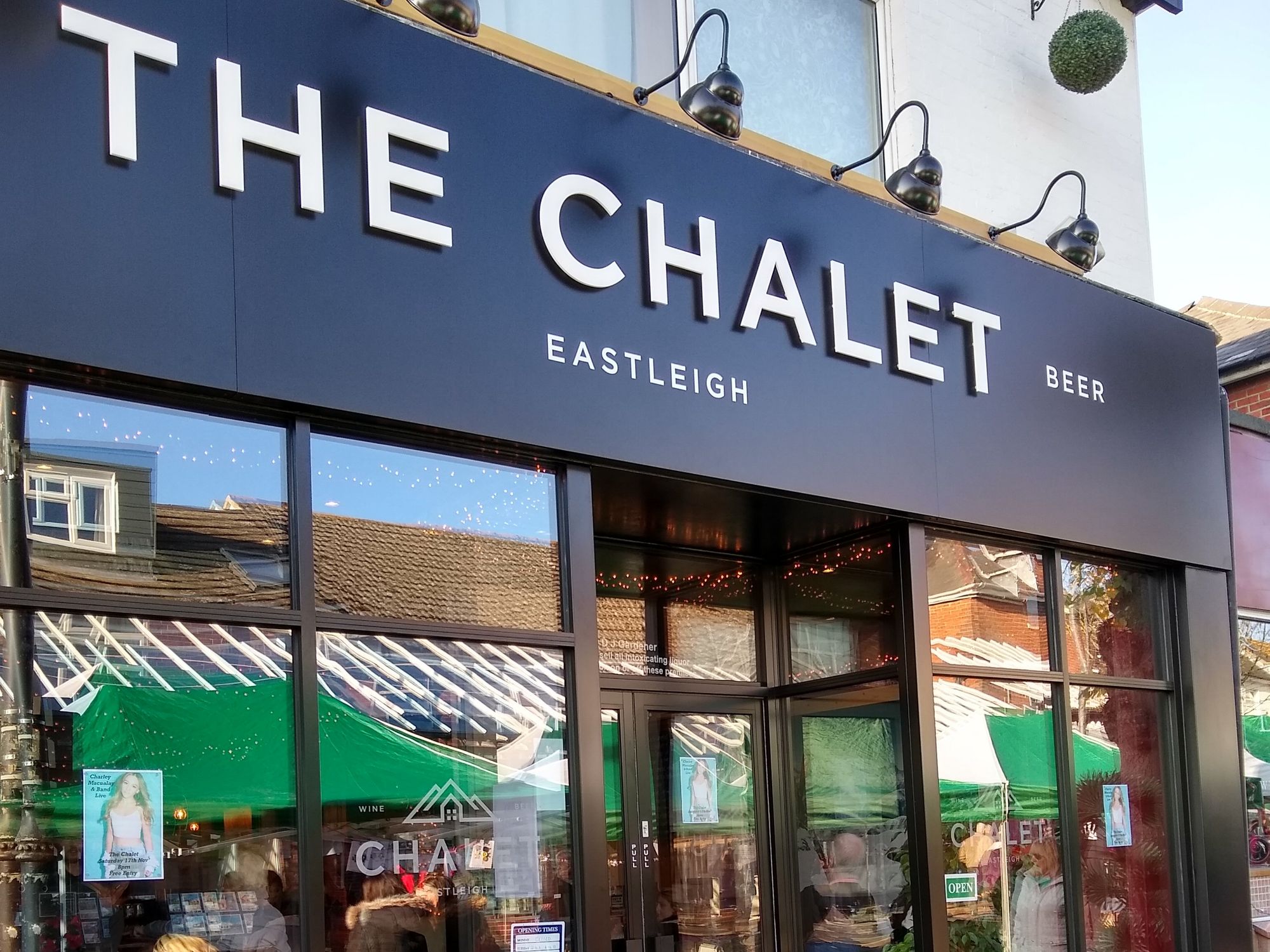 Chalet, Eastleigh. (Pub, External, Key). Published on 17-11-2018