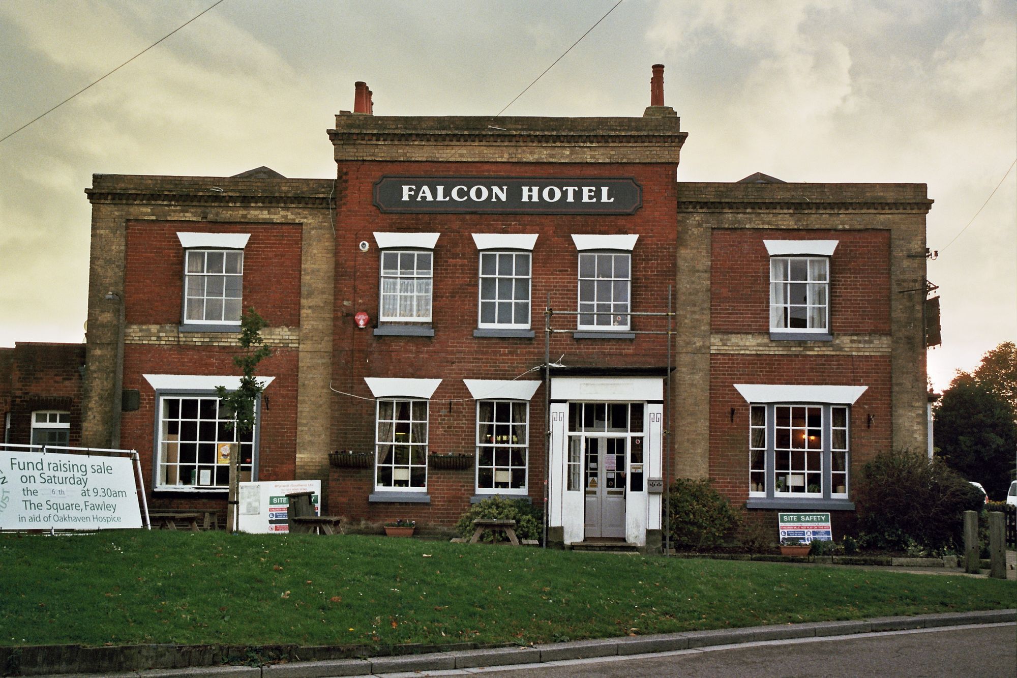 Falcon Inn, Fawley. (Pub). Published on 11-11-2010