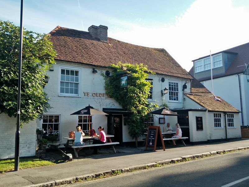 Olde Whyte Harte, Hamble-le-Rice. (Pub, External). Published on 22-07-2020