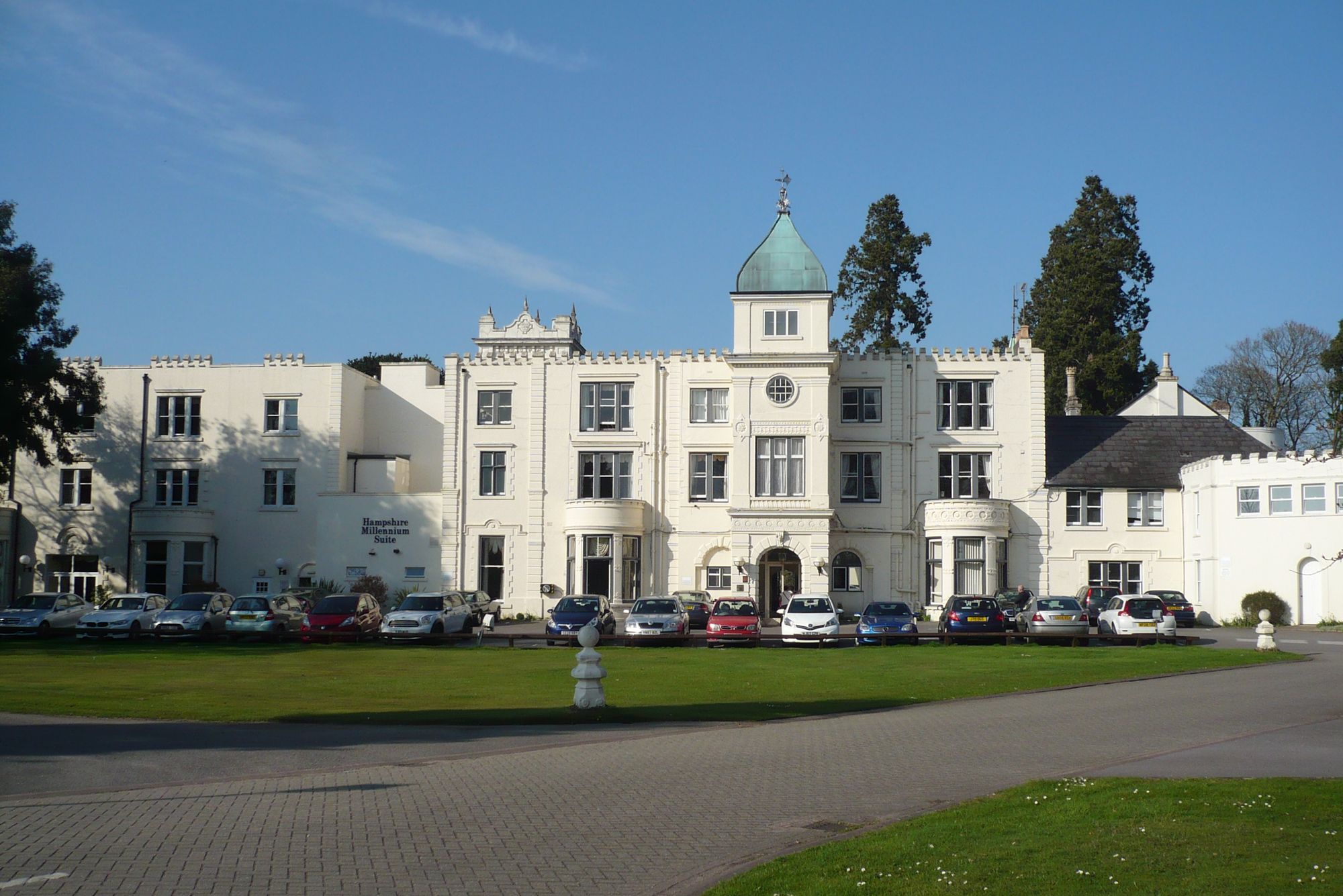 Botleigh Grange Hotel, Hedge End. (External). Published on 25-04-2013
