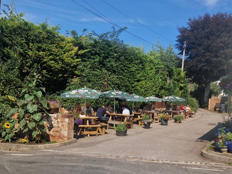 John O'Gaunt Inn, Horsebridge (Photo: Pete Horn - 17/08/2025). (Garden). Published on 17-08-2025 