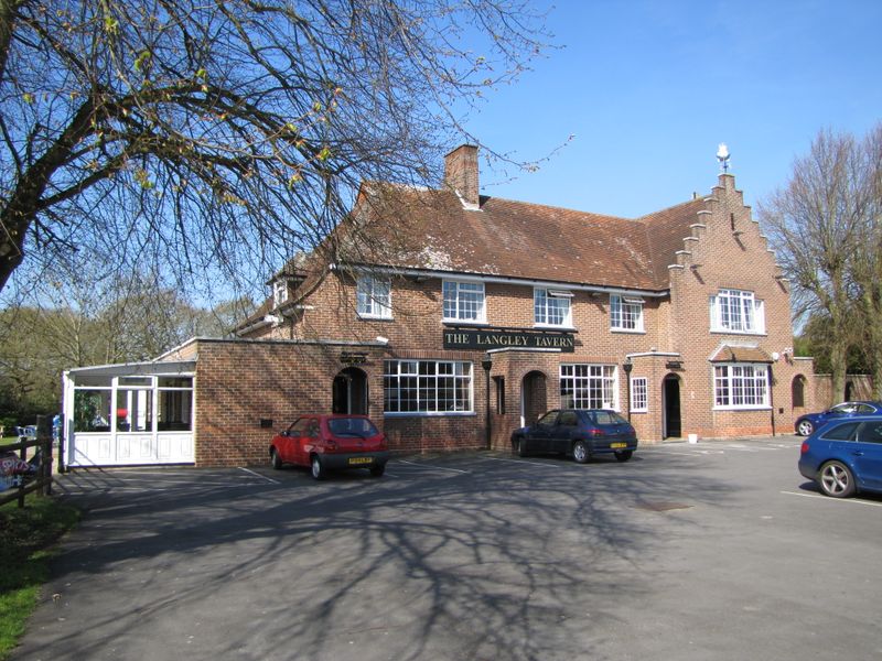 Langley Tavern, Langley. (Pub, External). Published on 10-04-2011