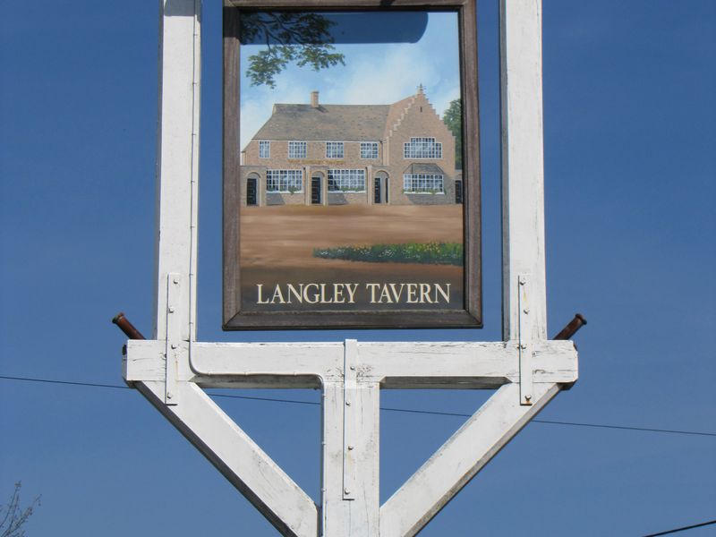 Langley Tavern, Langley. (Pub, Sign). Published on 10-04-2011