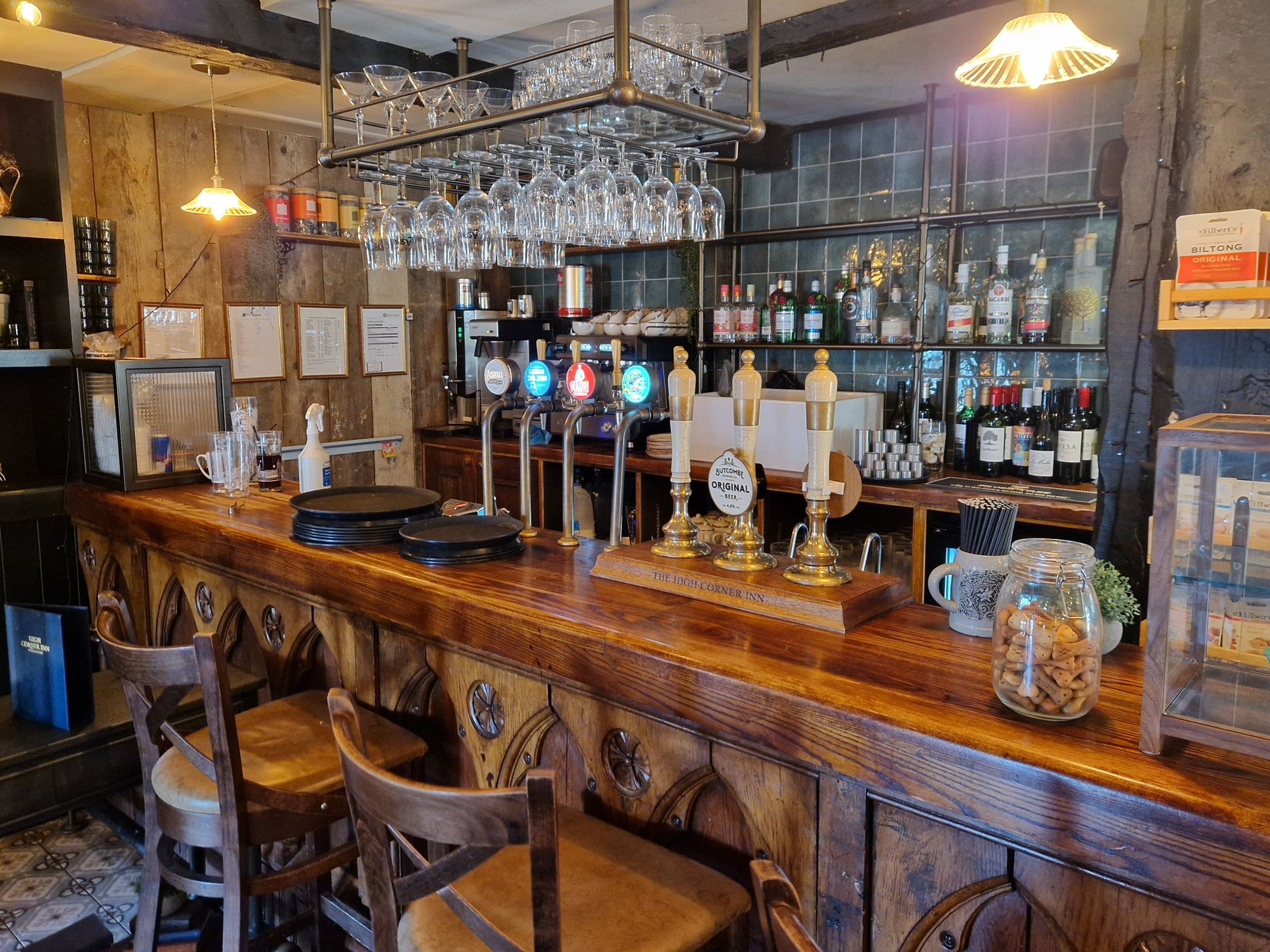 High Corner Inn, Linwood (Photo: Pete Horn - 19/03/2026). (Bar). Published on 19-03-2026