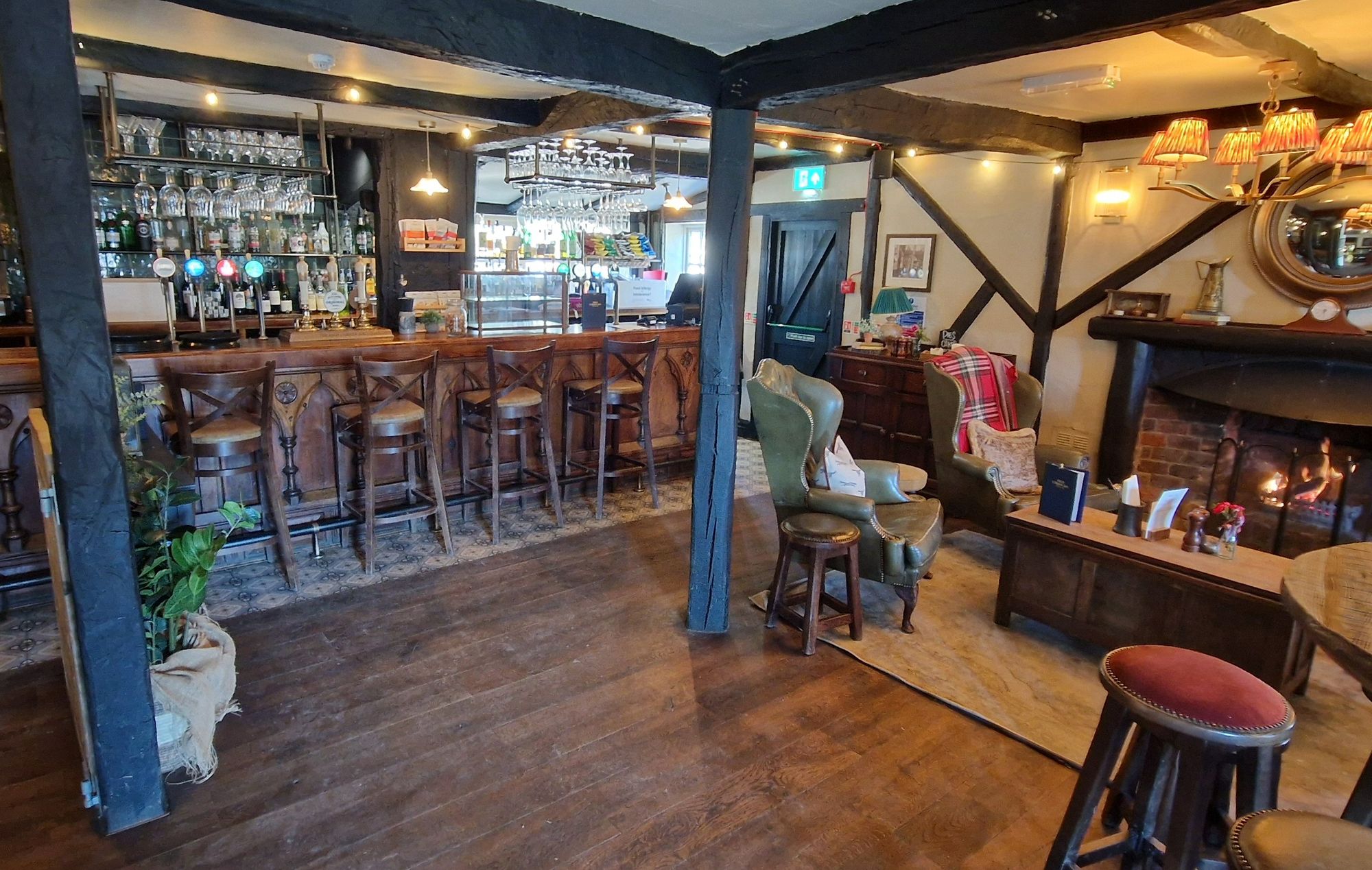 High Corner Inn, Linwood (Photo: Pete Horn - 19/03/2026). (Bar). Published on 19-03-2026