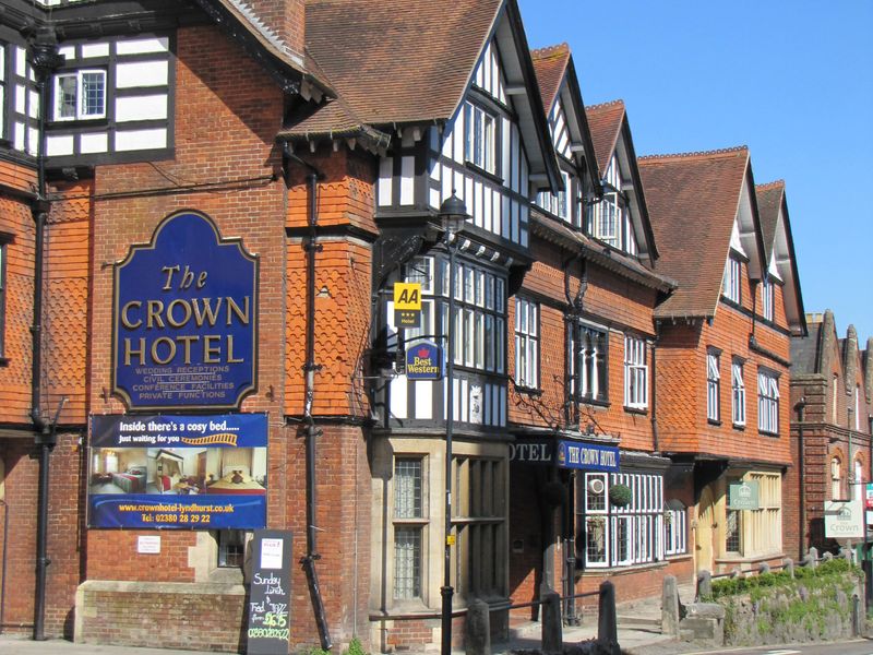 Crown Hotel, Lyndhurst. (External). Published on 08-04-2011