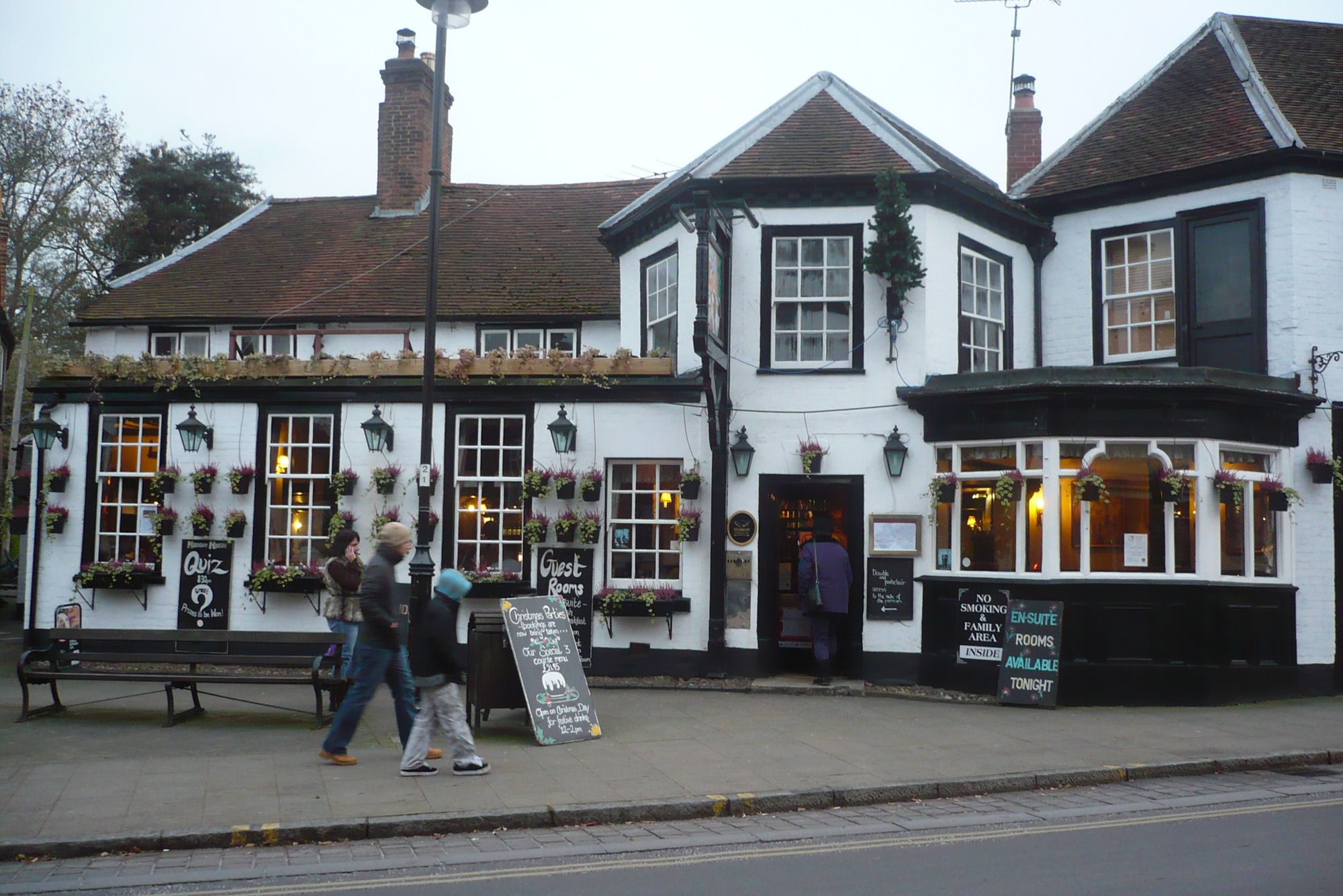 Fox & Hounds, Lyndhurst. (Pub, External). Published on 27-11-2010
