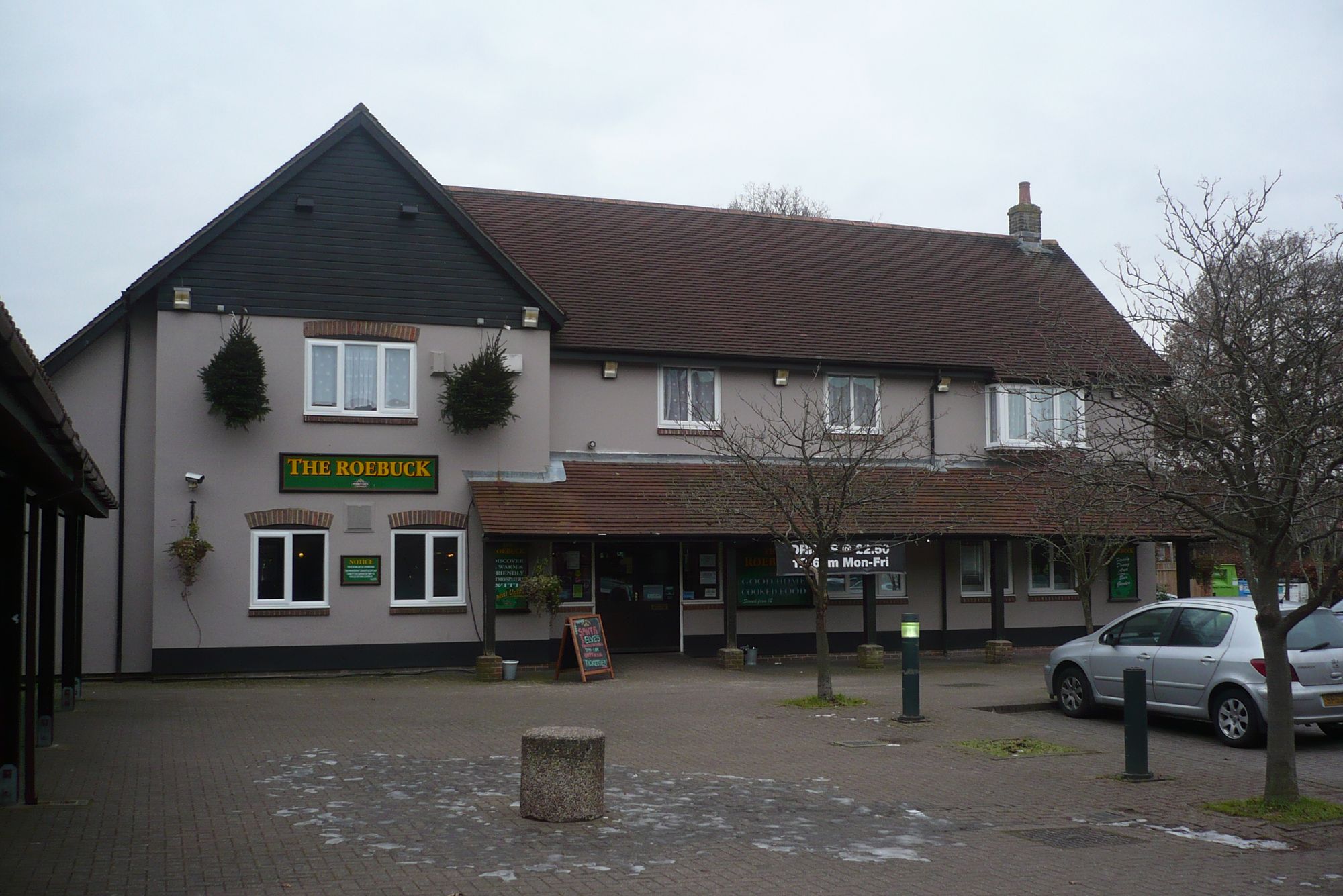 Roebuck, Marchwood (Photo: David Pritchard - 23/12/2010). (Pub, External, Key). Published on 23-12-2010