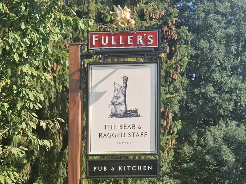 Bear & Ragged Staff, Michelmersh (Photo: Pete Horn - 17/08/2025). (Sign). Published on 17-08-2025 