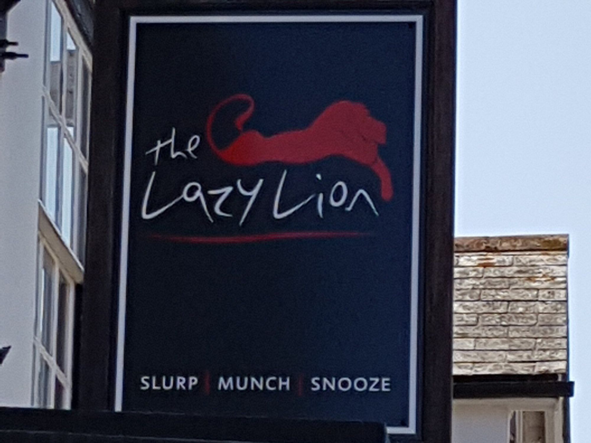 Lazy Lion, Milford on Sea (Photo: Peter Simpson - 30/06/2019). (Sign). Published on 30-06-2019