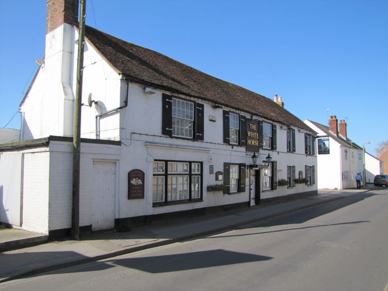 White Horse, Milford on Sea - 08/04/2011 (Photo: Alex Presland). (Pub, External, Key). Published on 08-04-2011