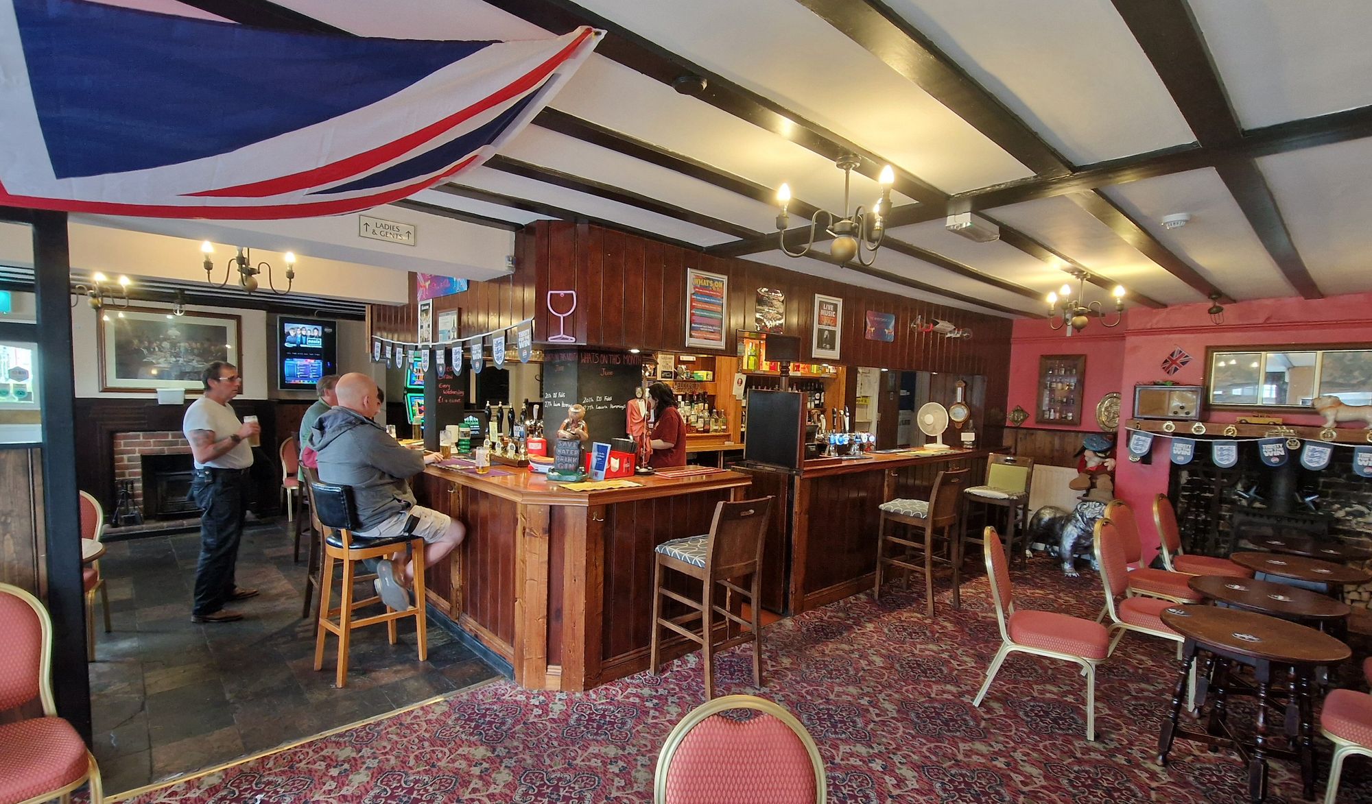 Wheatsheaf, New Milton (Photo: Pete Horn - 18/06/2026). (Pub, Bar, Customers). Published on 18-06-2026