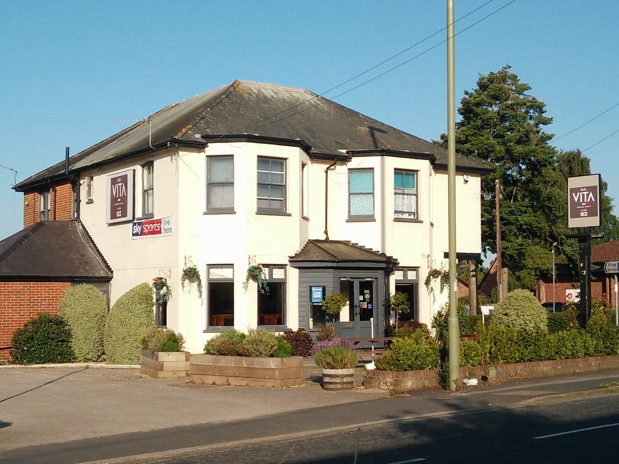 Bella Vita & The Ox Bar, North Baddesley. (Pub, External). Published on 23-06-2020