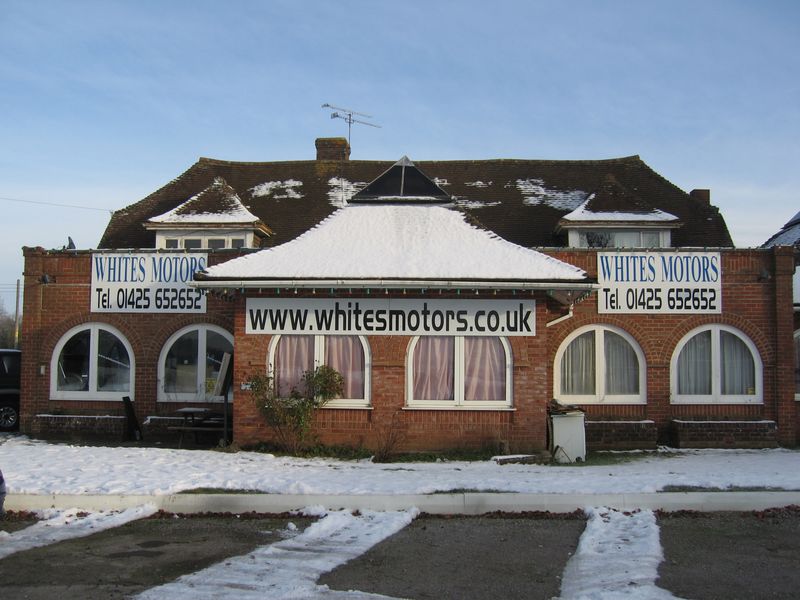 Chalkies Pub & Cafe, North Gorley. Photo: Alex Presland Dec 2010. (External, Key). Published on 26-12-2010