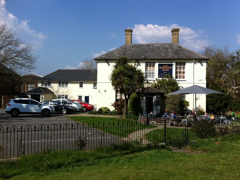 Mortimer Arms Hotel, Ower (23/04/2011). (Pub, External, Garden). Published on 23-04-2011