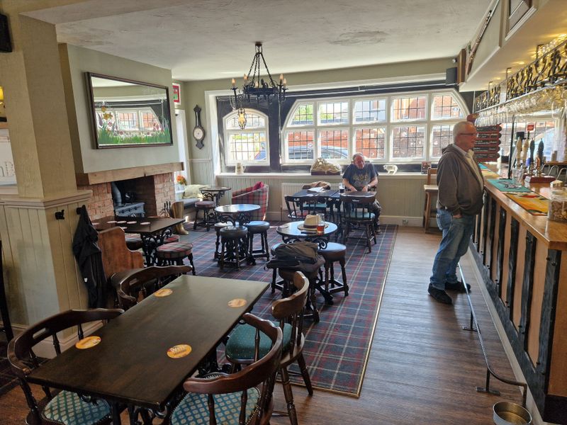 Lion & Lamb, Pennington (Photo: Pete Horn - 18/06/2026). (Pub, Bar, Customers). Published on 18-06-2026 
