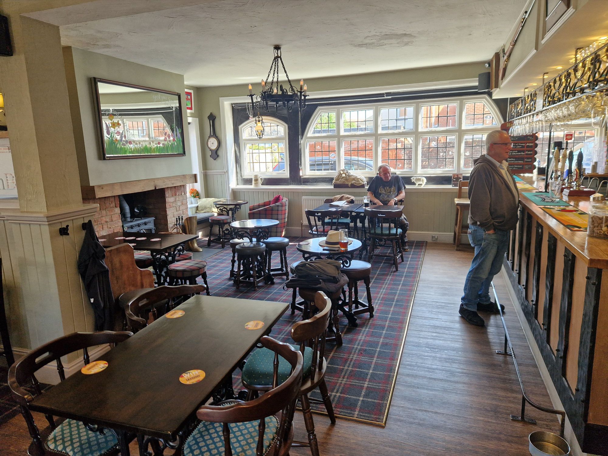 Lion & Lamb, Pennington (Photo: Pete Horn - 18/06/2026). (Pub, Bar, Customers). Published on 18-06-2026