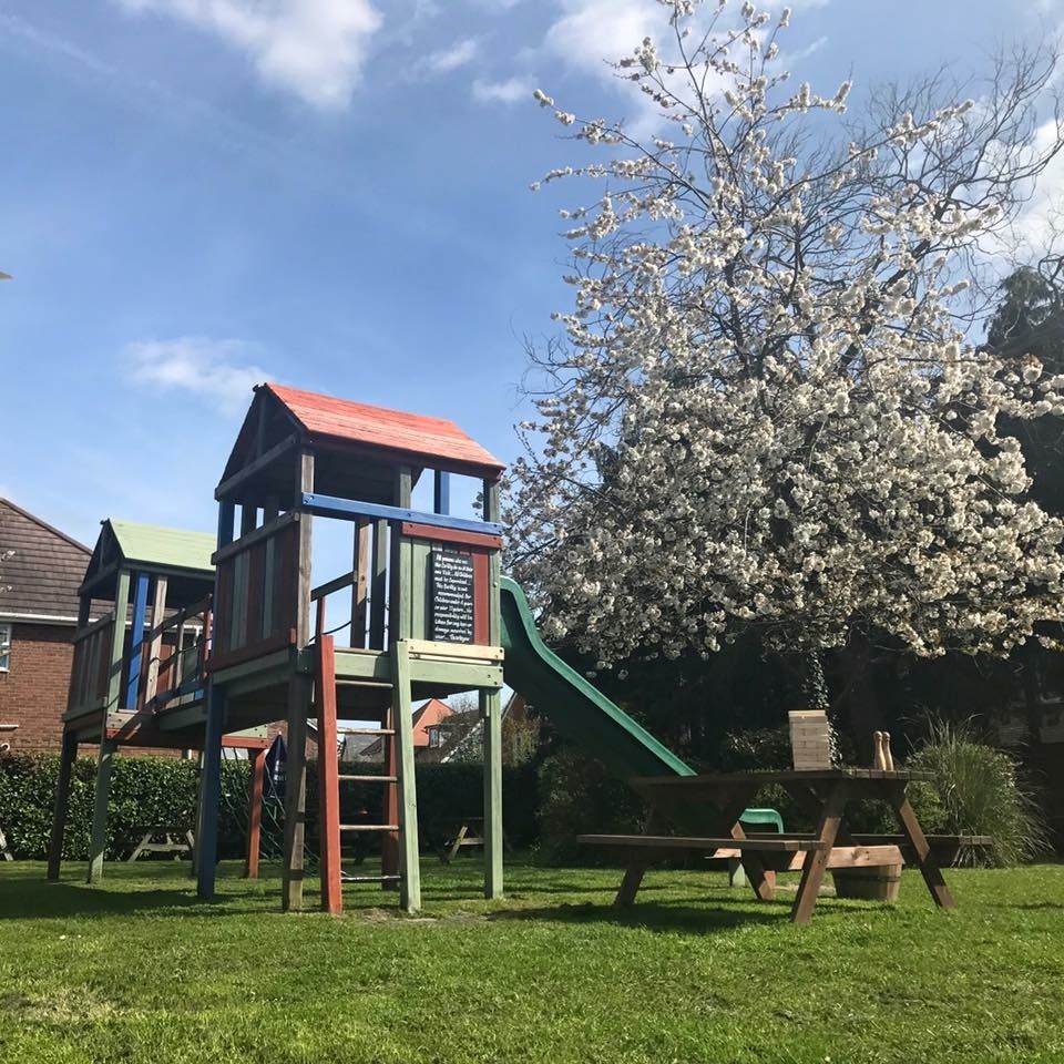 White Hart, Pennington. (External, Garden). Published on 04-05-2017