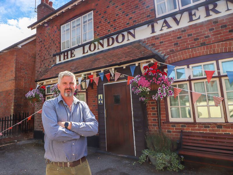 London Tavern, Poulner. (Pub, External, Publican). Published on 23-07-2020