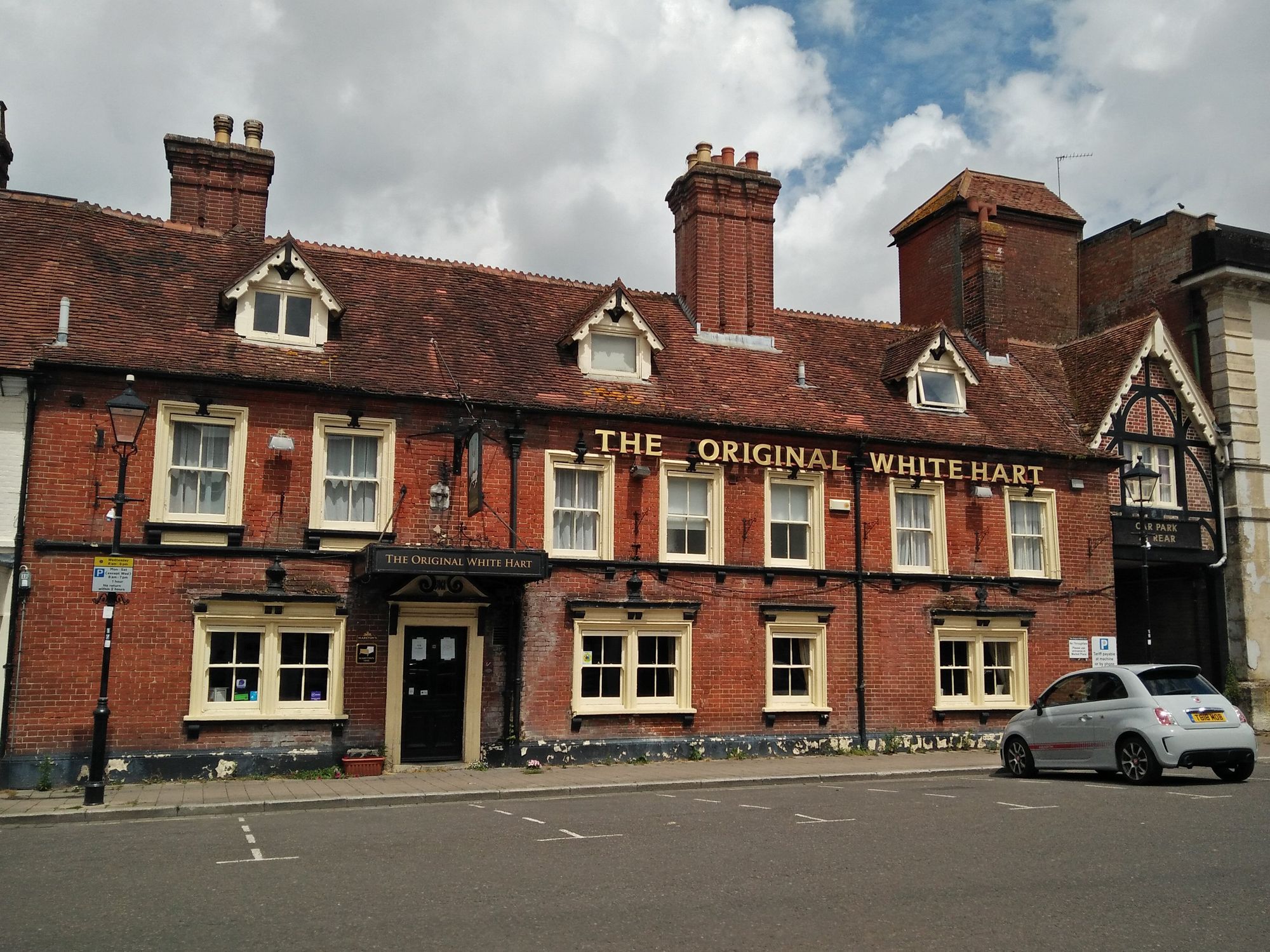Original White Hart, Ringwood. (Pub, External). Published on 21-06-2020