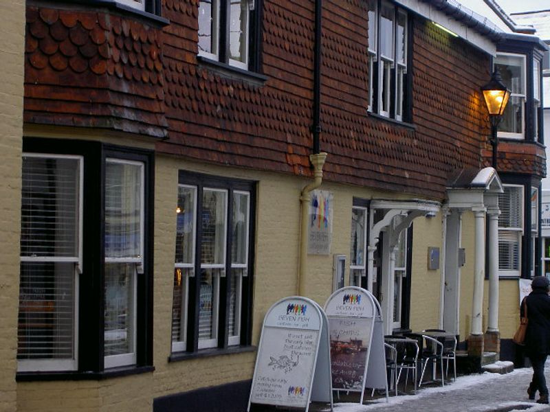 Crown Hotel, Ringwood. (External, Key). Published on 23-12-2010