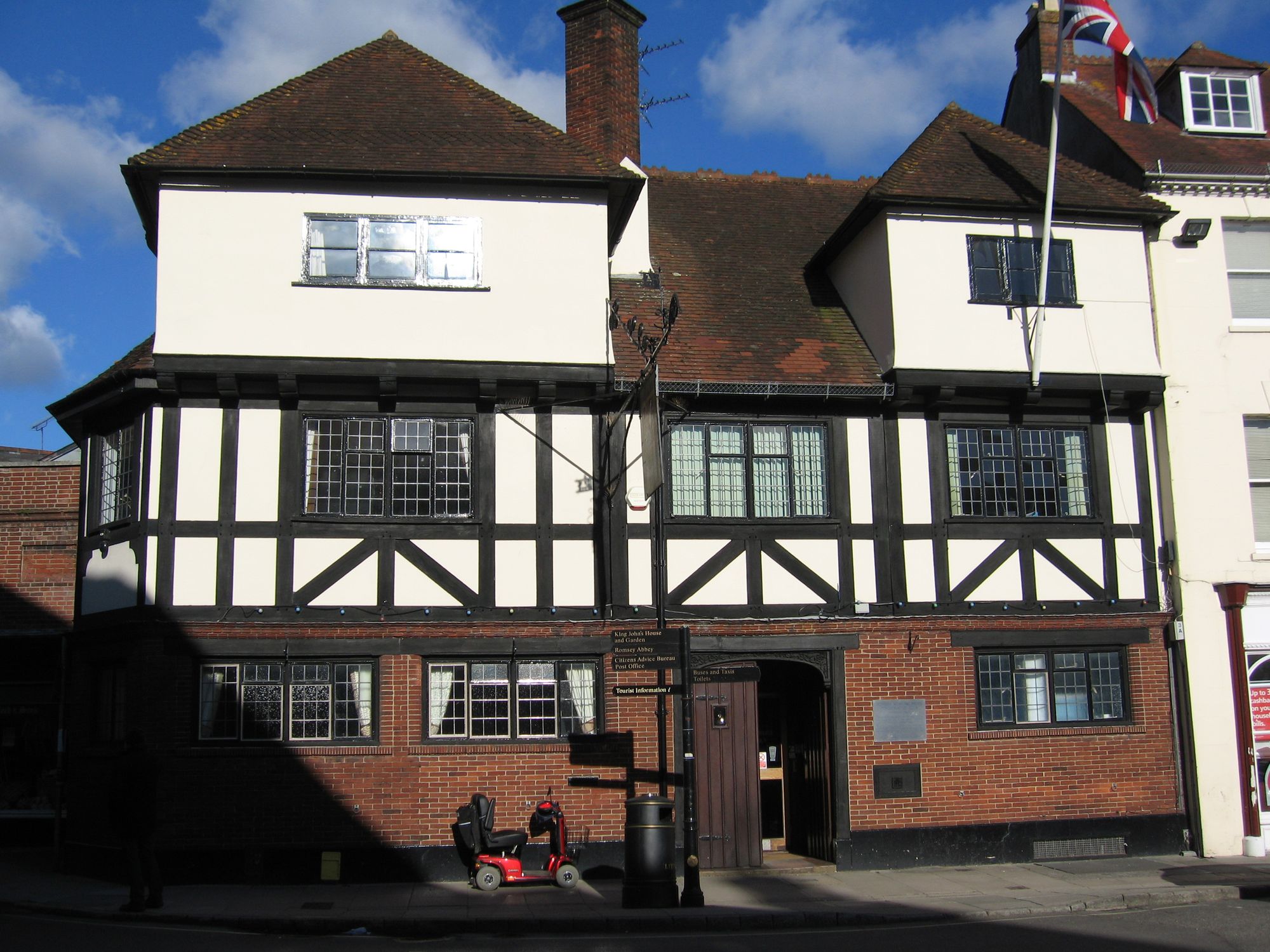 Romsey Working Men's Conservative Club (Alex Presland - 2013). (External). Published on 02-02-2013
