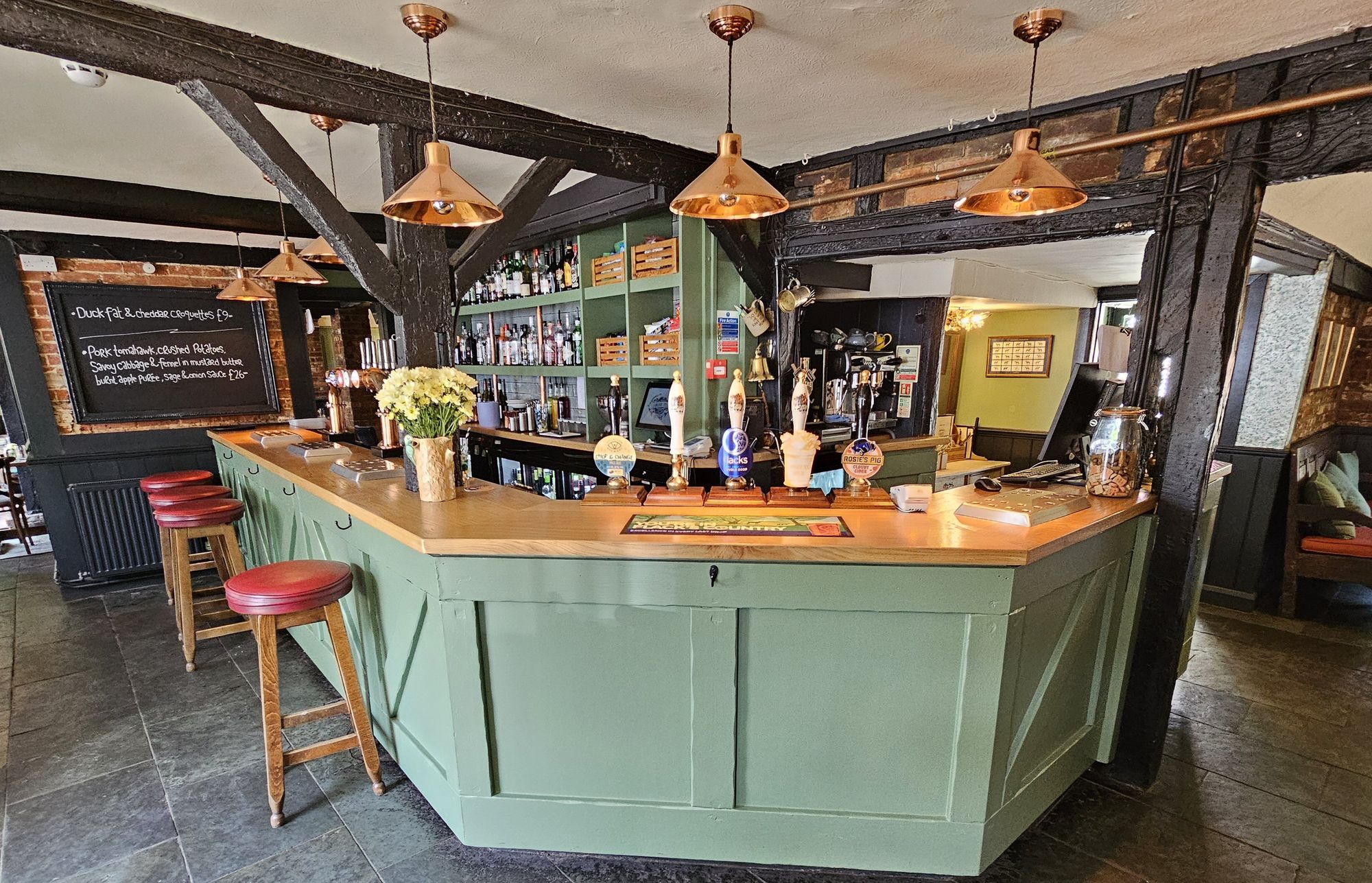 Three Tuns, Romsey (Photo: Gary Woodward - 06/08/2026). (Bar). Published on 06-08-2026