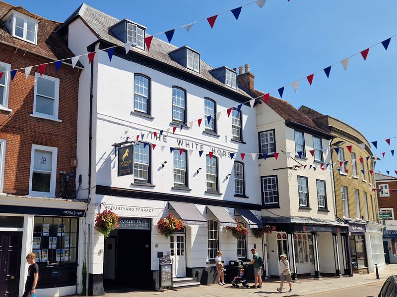 White Horse, Romsey (Photo: Pete Horn - 17/08/2025). (Pub, External). Published on 17-08-2025 