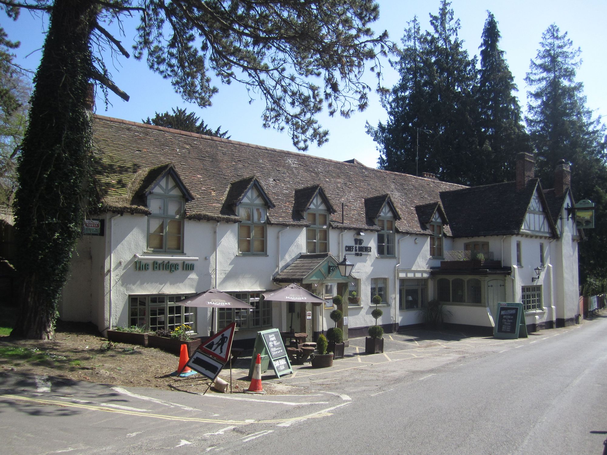 Bridge Inn, Shawford 01/05/2013 (Photo: Pete Horn). (Pub, External). Published on 01-05-2013