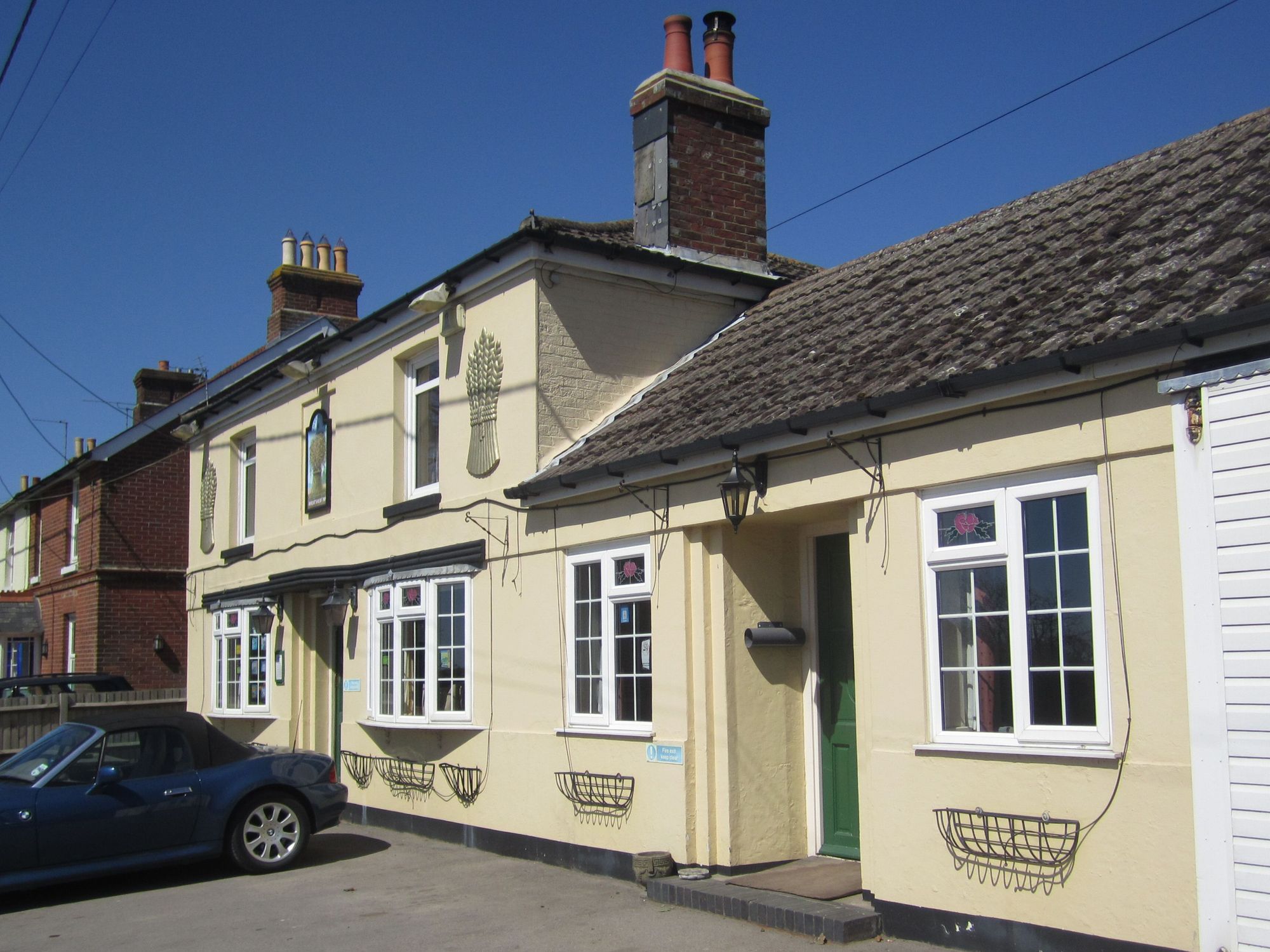 Wheatsheaf Inn, Shedfield (Photo: Pete Horn - 20/04/2013). (Pub, External). Published on 20-04-2013
