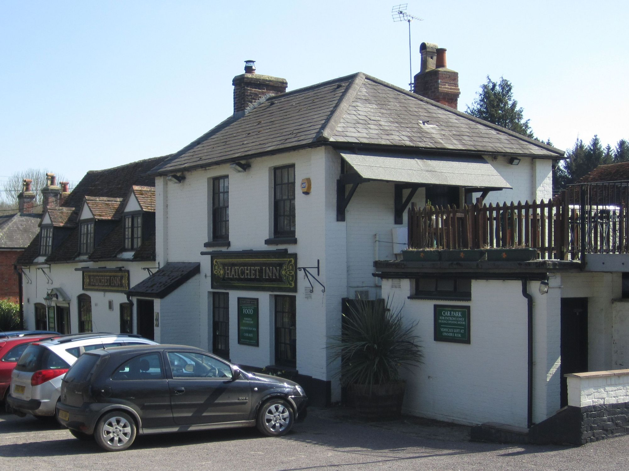 Hatchet Inn, Sherfield English. (Pub, External). Published on 02-04-2013