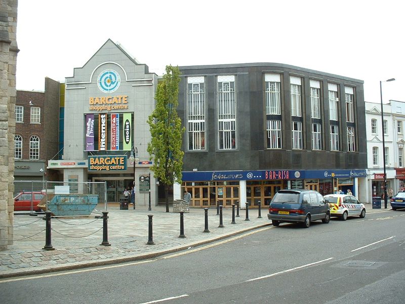 Bar Risa/Jongleurs, High Street (Photo: Gary Tull - 26/06/2005). (Pub, External). Published on 26-06-2005 