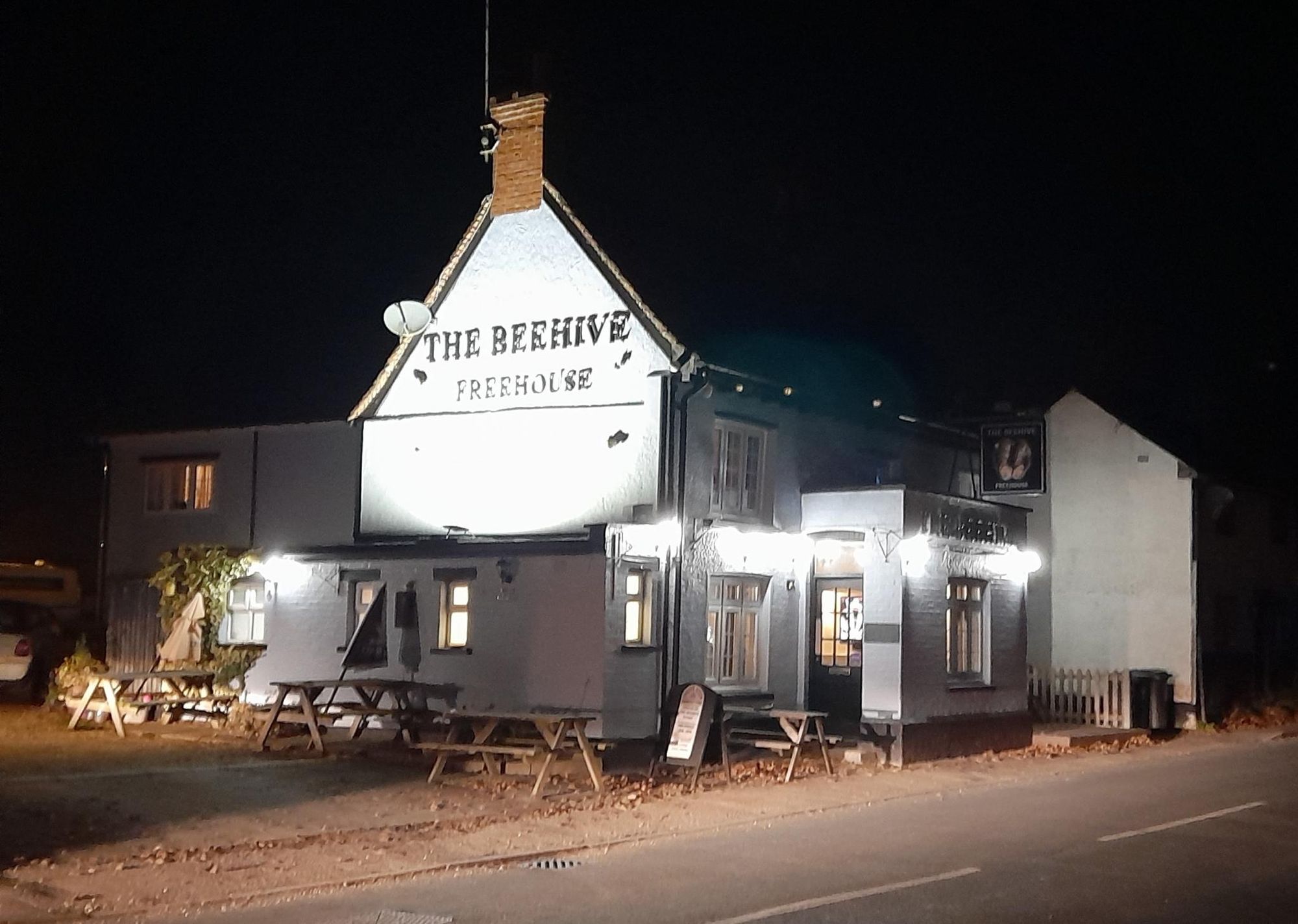 Beehive. (Pub). Published on 01-01-1970