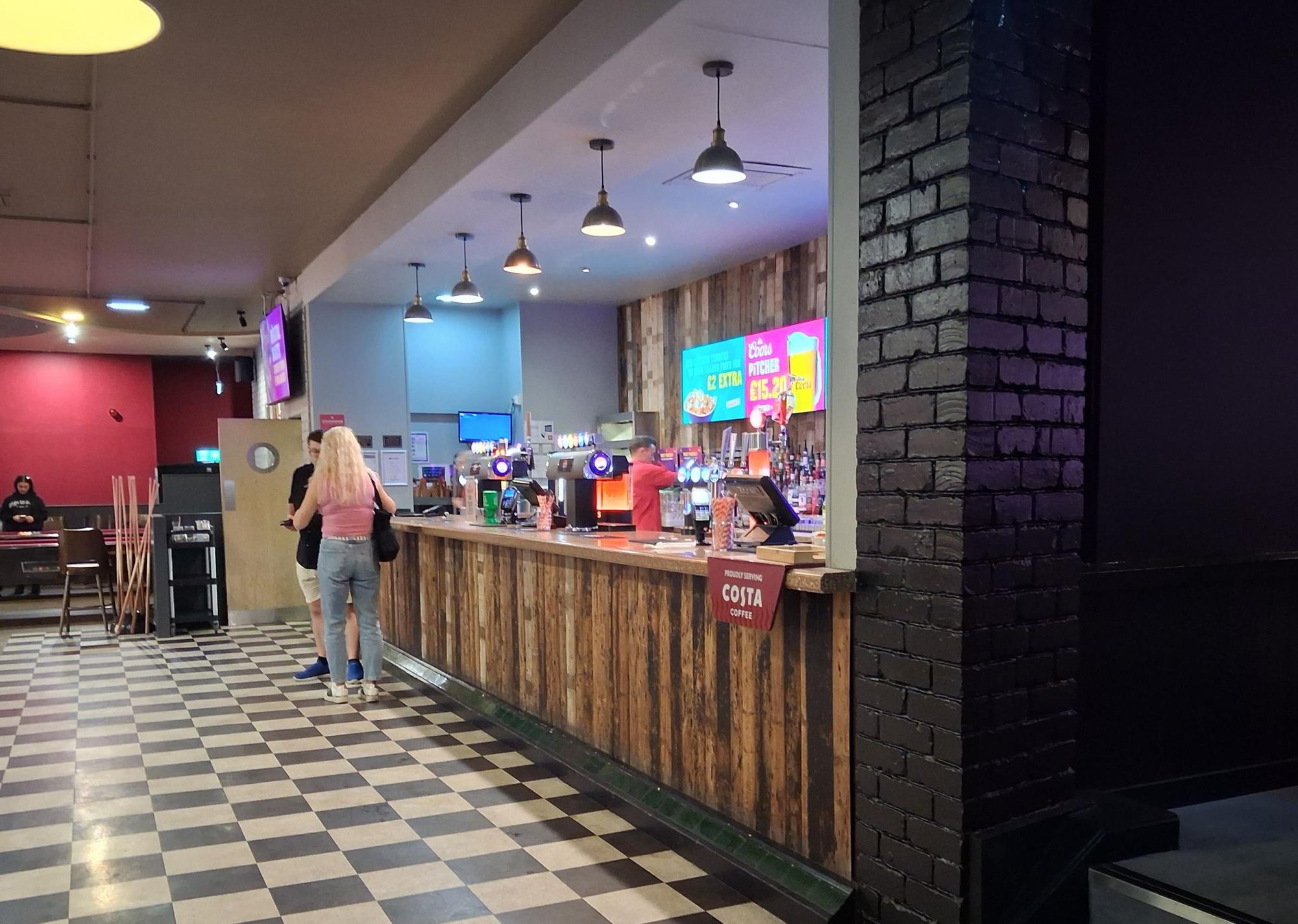 Hollywood Bowl. (Bar). Published on 09-06-2026