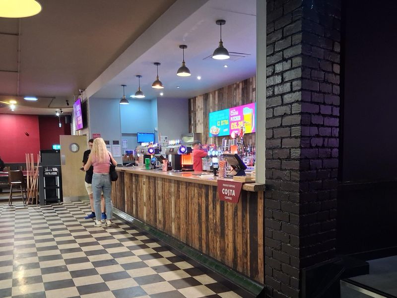 Hollywood Bowl. (Bar). Published on 09-06-2026