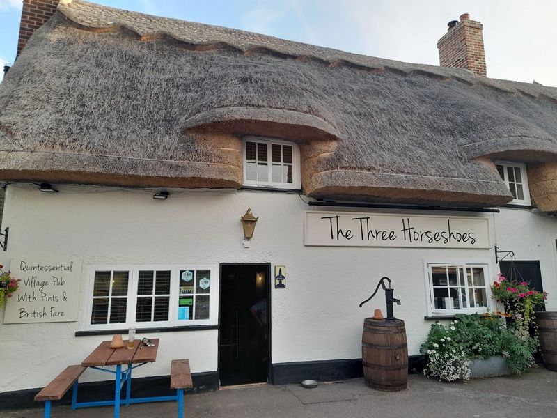 Three Horseshoes. (Pub, Key). Published on 01-01-1970
