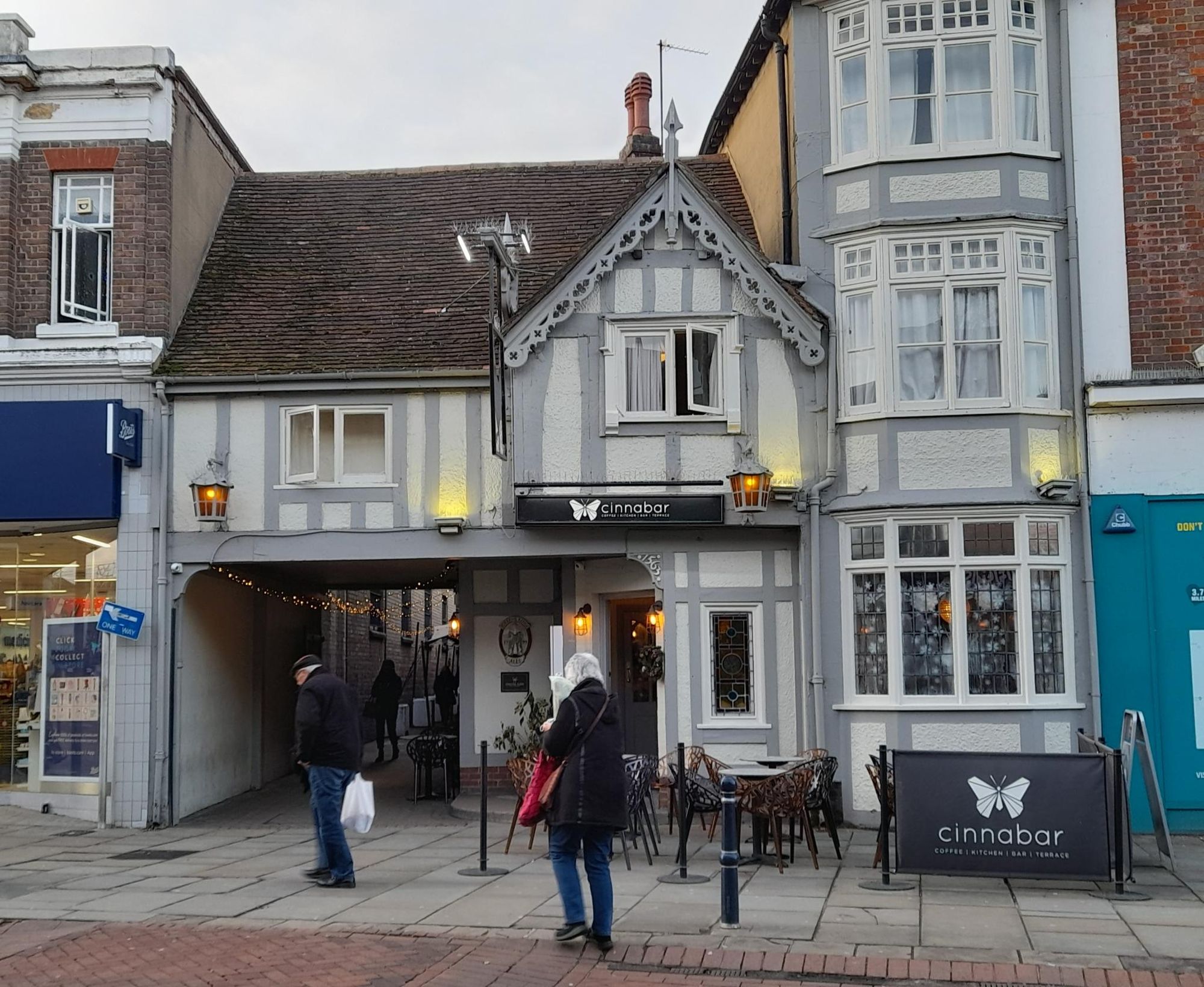 Cinnebar, Hitchin. (Bar, Key). Published on 01-01-1970