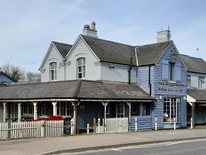 Millstream, Walsworth. (Pub, Key). Published on 01-01-1970